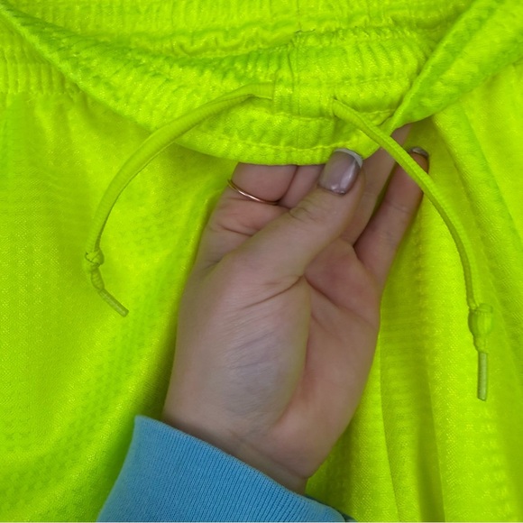 Nike | Men’s M Volt Yellow Dri-FIT Mesh Basketball Shorts - Picture 3 of 6